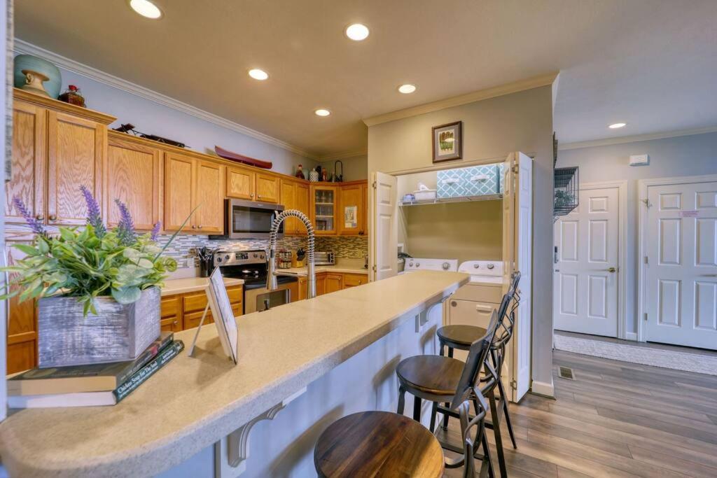 Bucket List Views Sugar Mountain Private Condo - 2Bed, 2Bath, Sleeps 6, Panoramic Views Of Mountains From Large Deck, Short Drive To Shopping, Restaurants, Cafes & Banner Elk Town Exterior foto